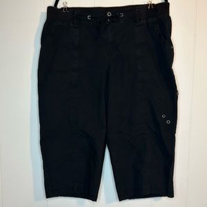 Lane Bryant black capri pants size 18